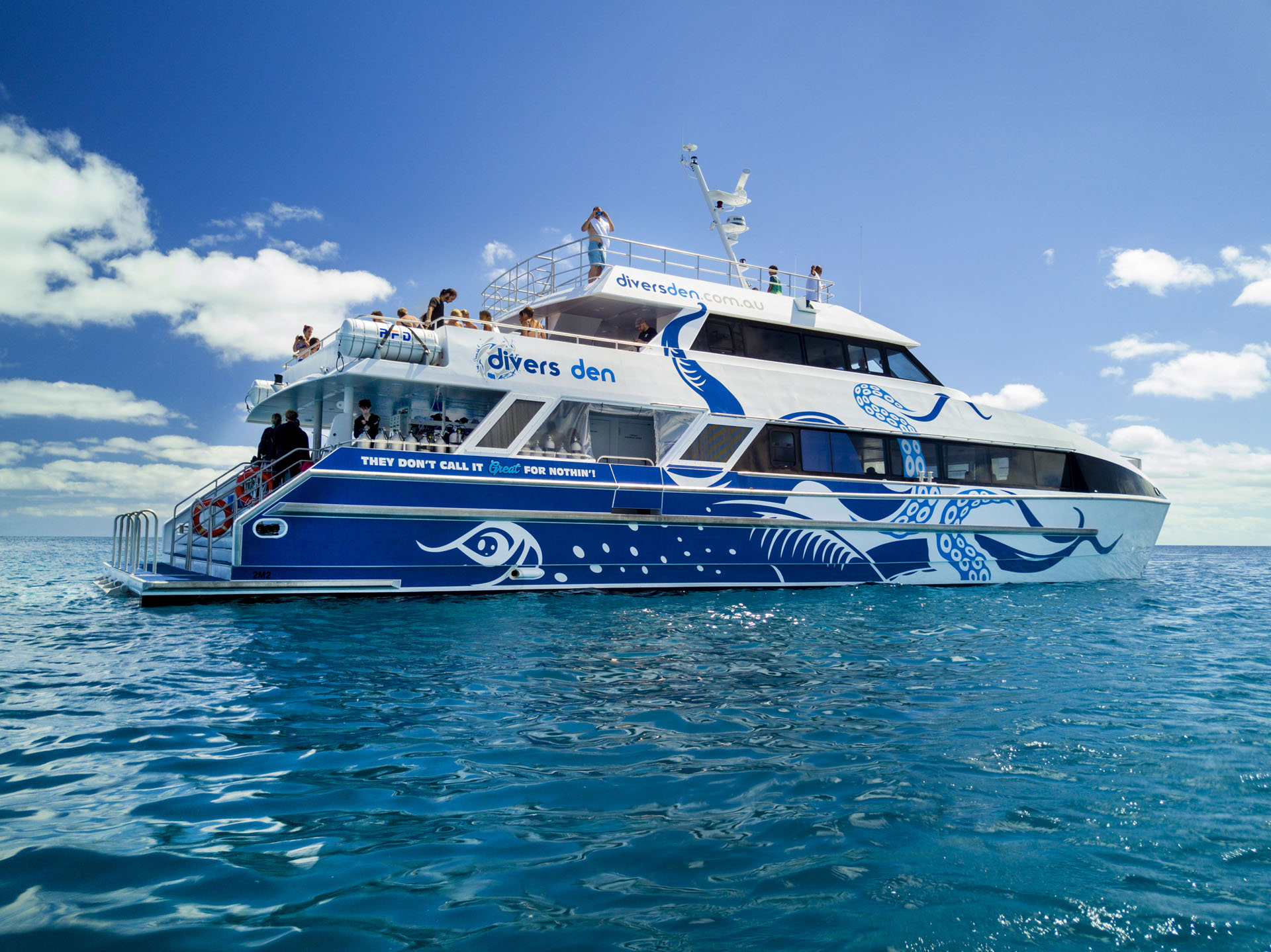 Divers Den Cairns